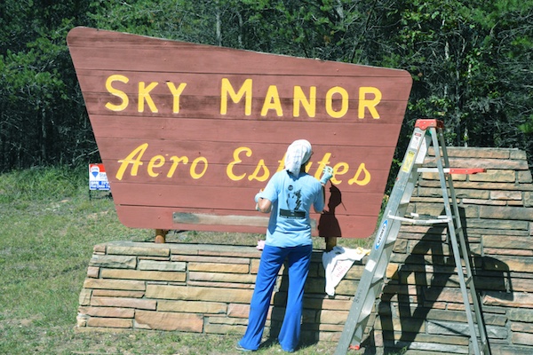 Sky Manor Aero Estates Entrance Sign